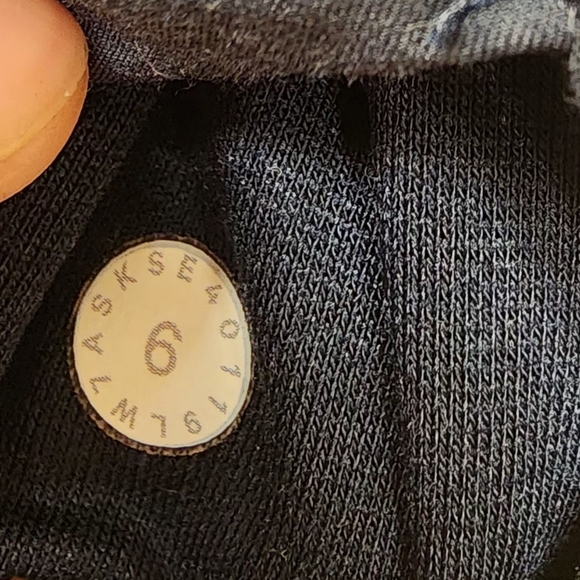 Lululemon Choose a Side Reversible Short, size 6 - Picture 5 of 7